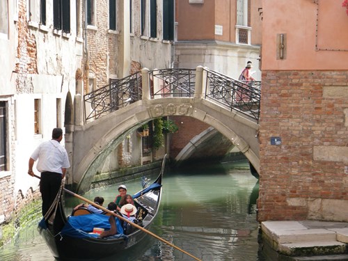 venice gondola ride